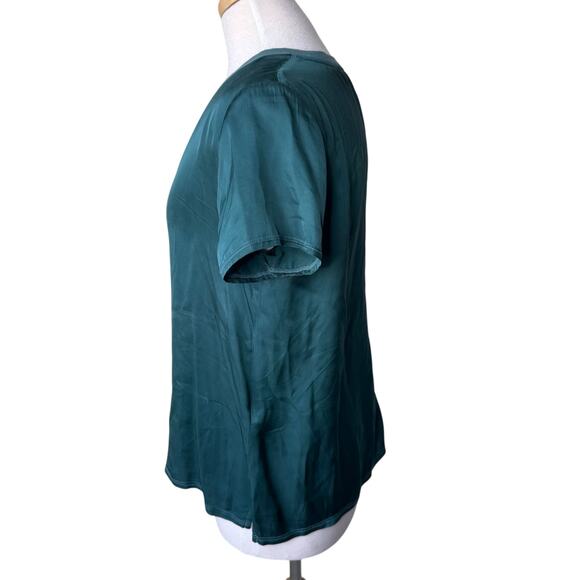 NATION LTD. June Hammered Satin V Neck Short Sleeve T Shirt Green SMALL - Picture 6 of 12